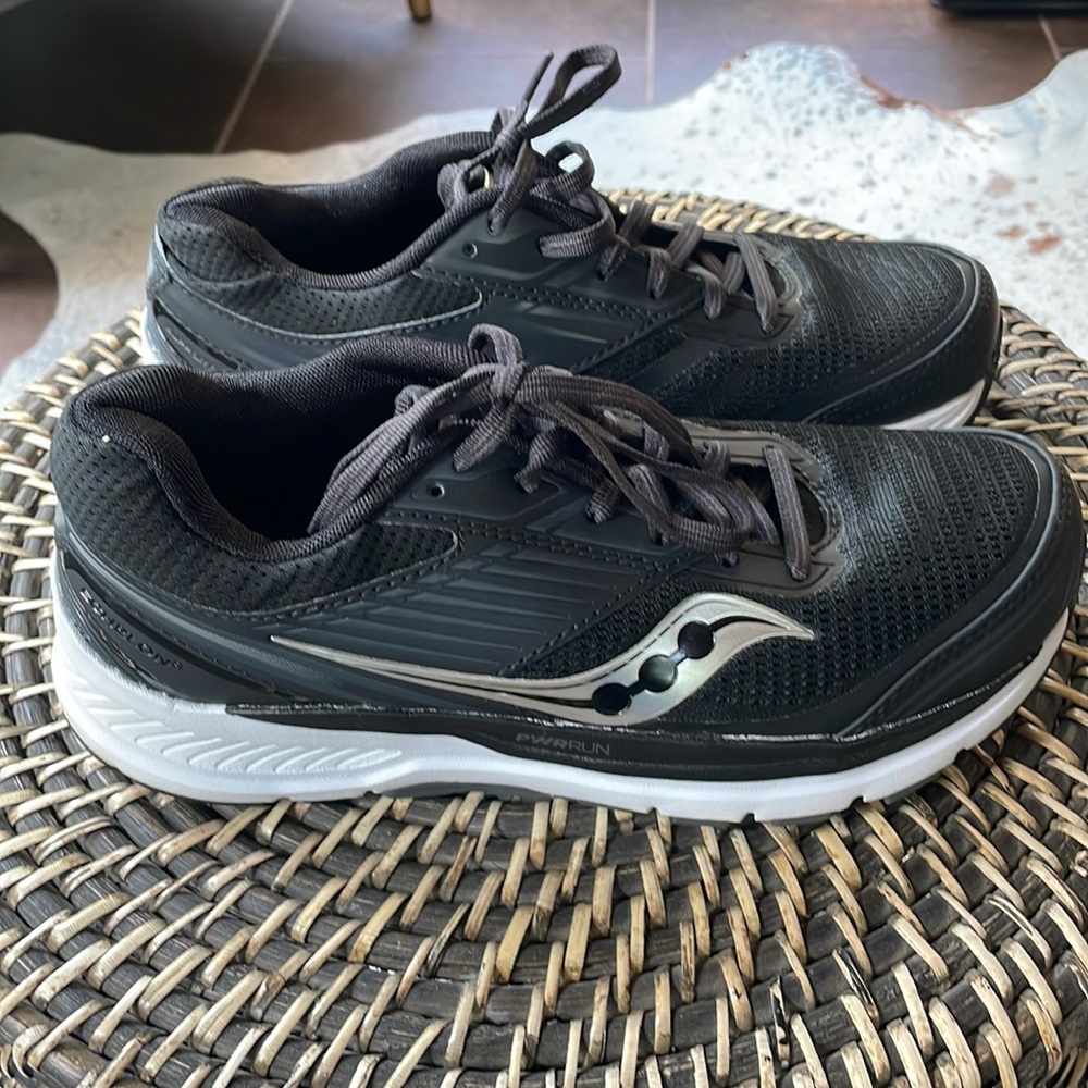 Saucony Women's Echelon 8 Running Shoe size 7